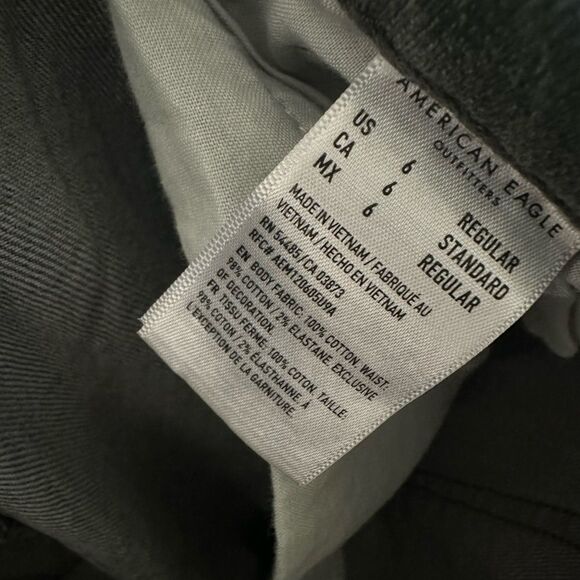 American Eagle Distressed Mom Jean High Waist Grey Wash Denim Tapered Size 6 - Picture 6 of 6
